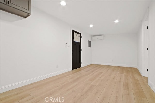 Photo - 1558 W 105th St