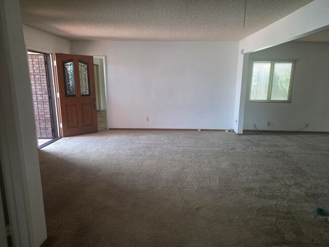Photo - 5673 Barclay Ave
