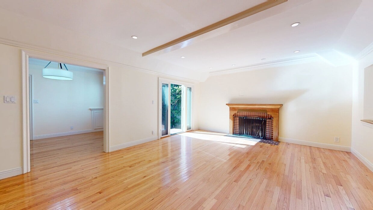 3D Tour - 555 S Westgate Ave