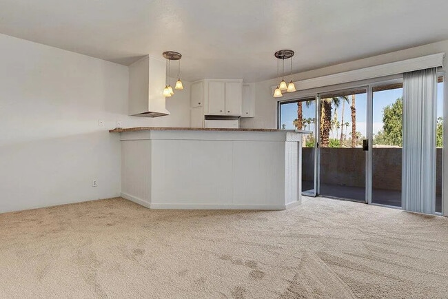 Building Photo - 5300 E Waverly Dr Unit 4209