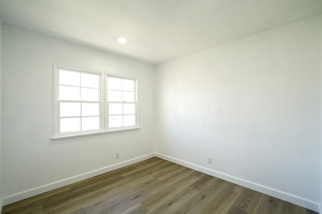 Photo - Dracaea Avenue Unit 21835