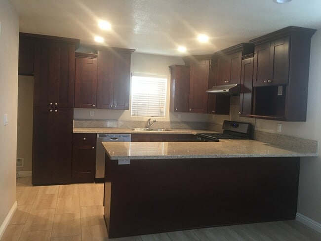 Photo - 5794 Burnham Ave