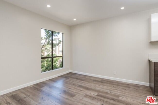 Photo - 1735 N Fuller Ave Unit 324