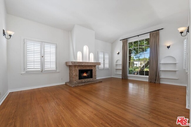 Photo - 2030 Kelton Ave