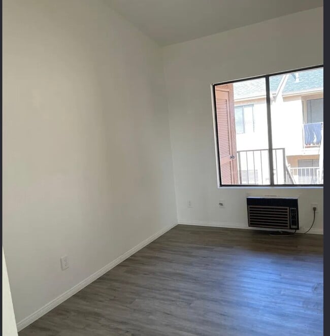 Air/ heat unit - 4368 Marlborough Ave Unit 5