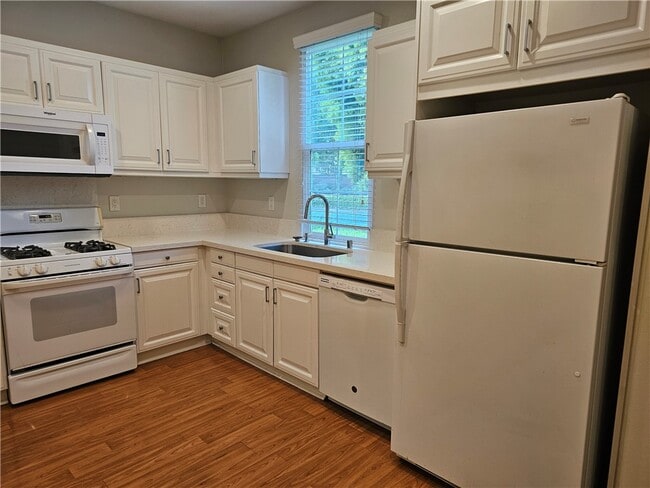 Photo - 16090 Valley Oak Dr