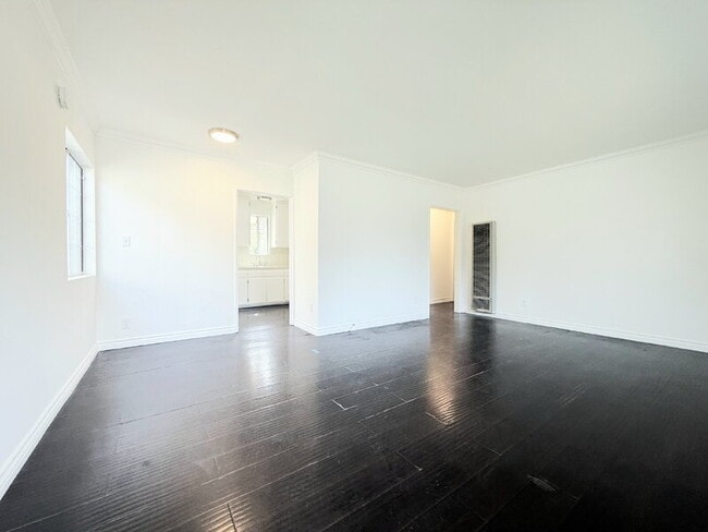 Photo - 4810 Cahuenga Blvd