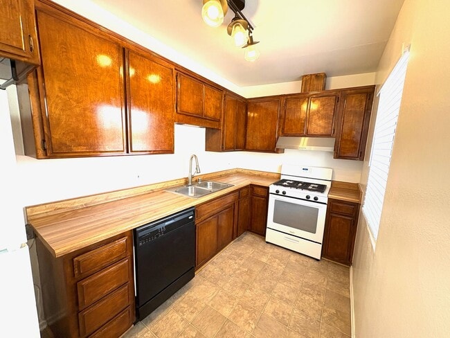 Photo - 203 E 53rd St Unit #3