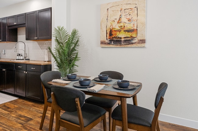 Photo - 47395 Monroe St Unit 264