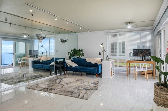 Photo - 565 Esplanade Unit 108