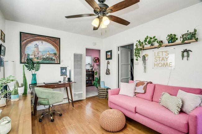 Upstairs One Bedroom Available in Talmadge! - Upstairs One Bedroom Available in Talmadge! Condo Unit 4466