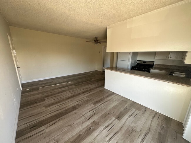 Photo - 1605 Barry Ave