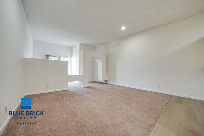 Photo - 11225 Morrison St Unit 115
