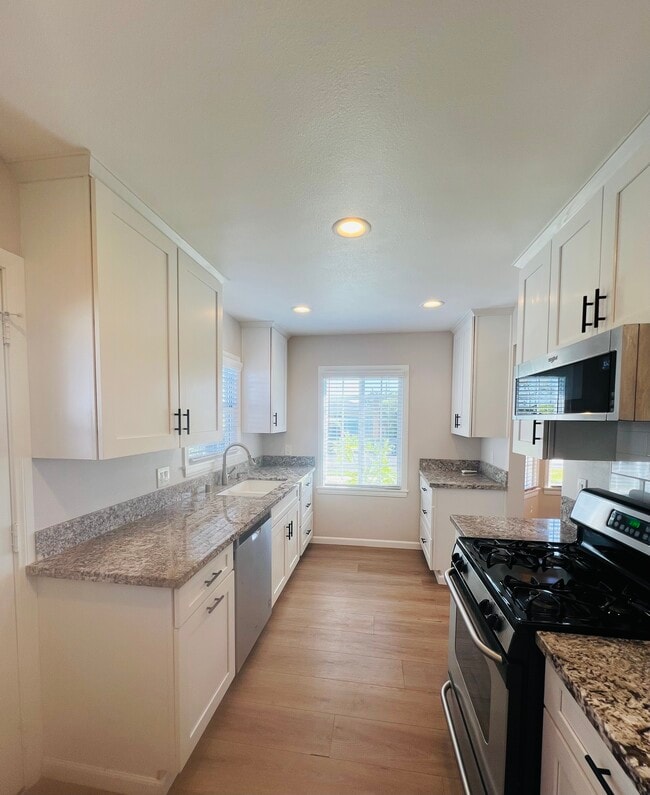 kitchen - 12542 Menlo Ave