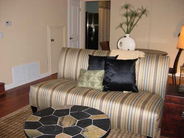 Photo - 280 Roanoke Rd