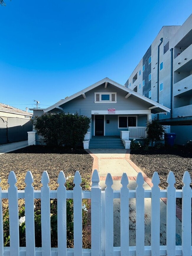 Fully Remodeled 3-Bedroom Front House with... - Fully Remodeled 3-Bedroom Front House with...