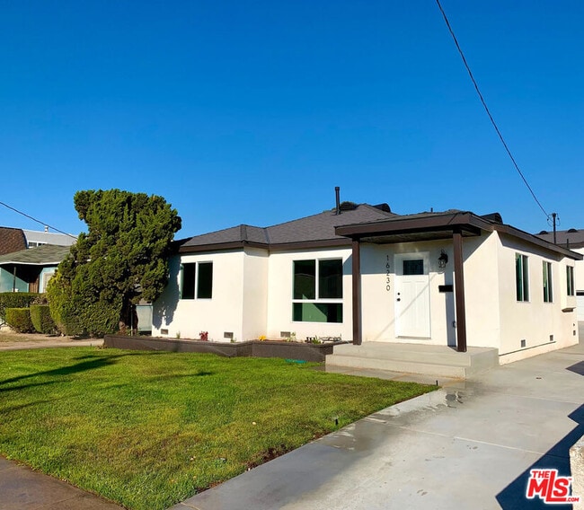 Photo - 16230 Gramercy Pl House