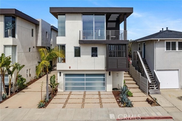 Building Photo - 726 Loma Dr