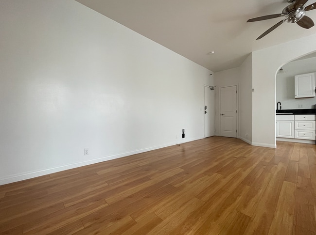 Photo - 5138 Melrose Ave Unit 205