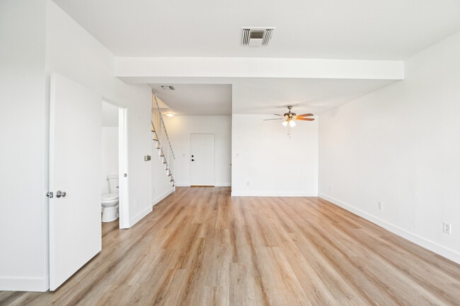 Building Photo - 3614 Empire Dr Unit #202
