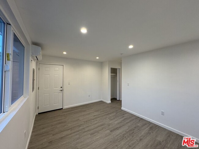 Photo - 1146 S Wooster St House