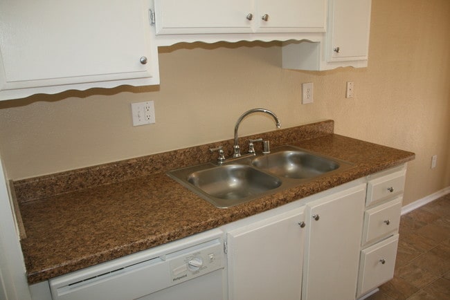 Photo - Villa De Oro Apartments