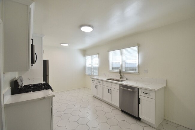 Photo - 10919 Camarillo St Unit 10919