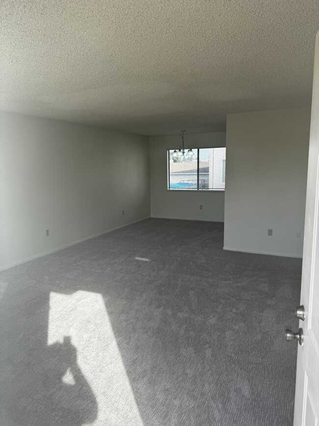 Building Photo - 17055 Dalton Ave Unit 5