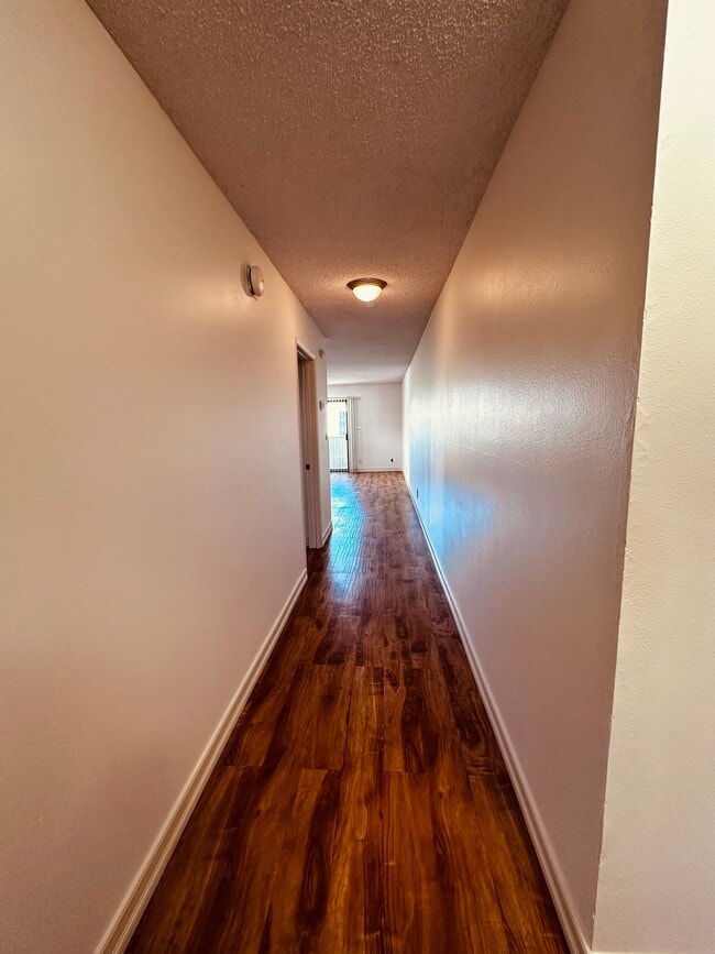 Photo - 121 S Swall Dr