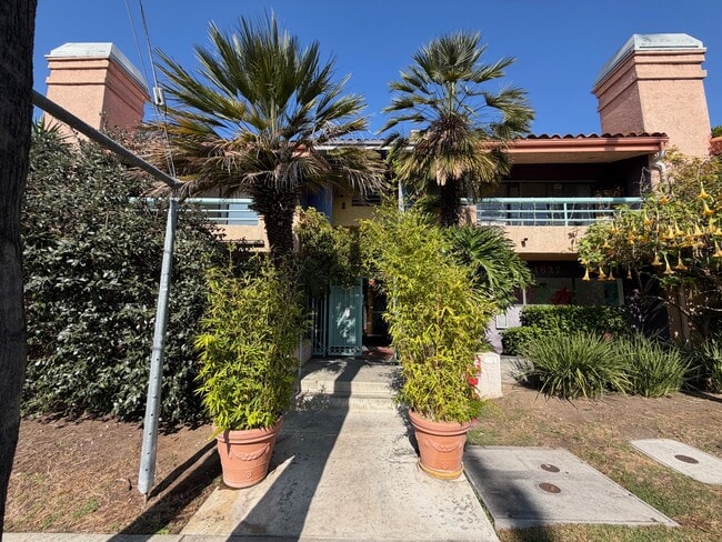 Building Photo - 4627 Finley Ave