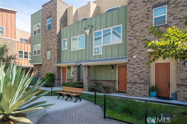 Building Photo - 8836 Jacaranda Ave Unit D