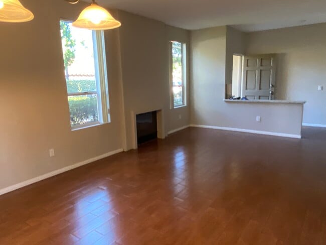 Building Photo - 2150 Lago Madero