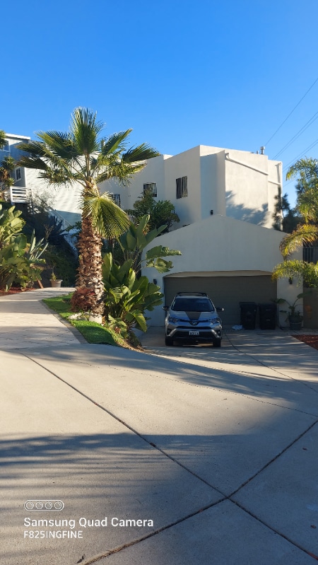 Photo - 3345 Oliphant St