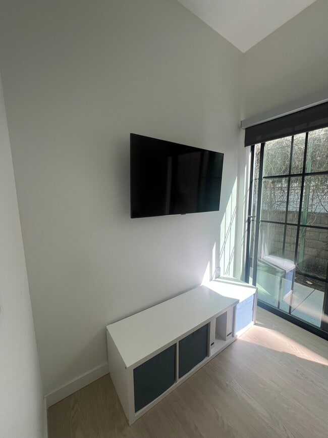 Photo - 1901 Overland Ave Unit 106B