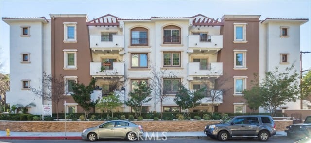 Building Photo - 4551 Coldwater Canyon Ave Unit 403