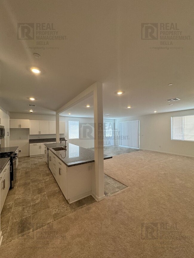 Photo - 30972 Lanark St