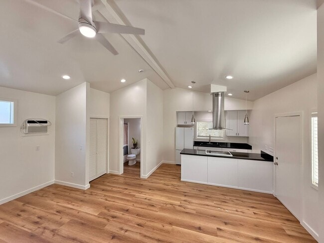 Photo - New Beach Bungalow Studio – Fire Mountain, South Oceanside