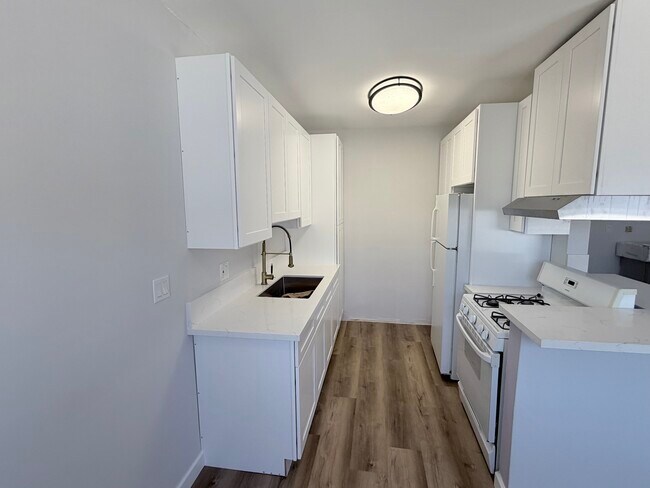 Photo - 1223 N Kingsley Dr Unit Kingsley APT