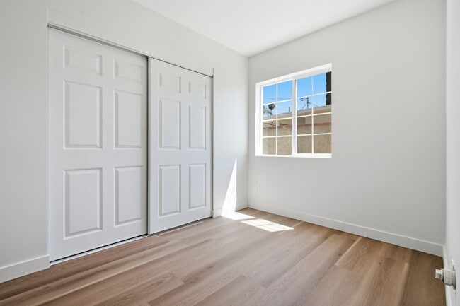 Photo - 11217 Lull St