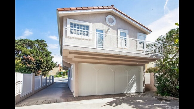 Garage - 109 N Irena Ave