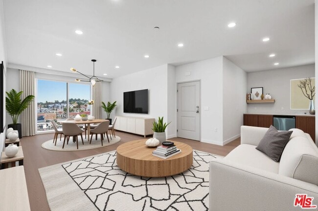 Building Photo - 1717 Winona Blvd Unit 304