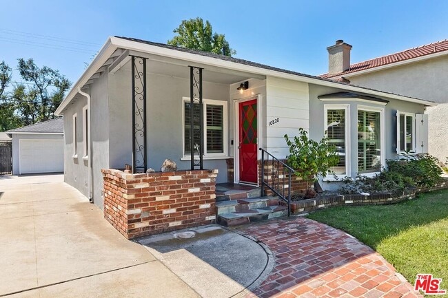 Photo - 10828 Stever St