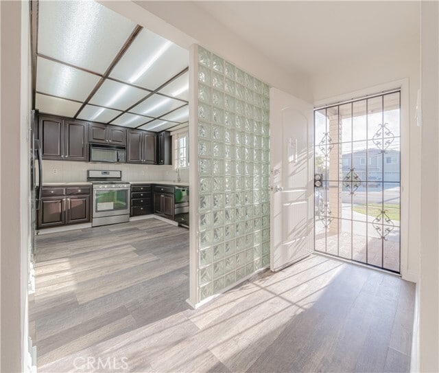 Building Photo - 17032 Van Ness Ave Rental