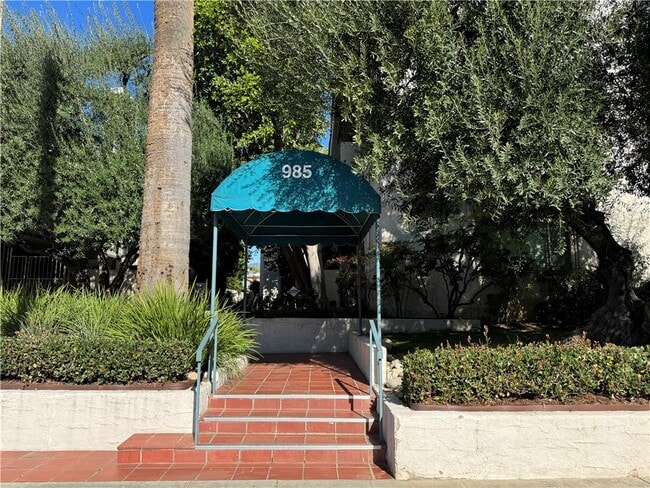 Building Photo - 985 E California Blvd