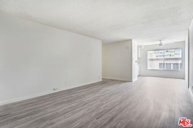 Building Photo - 1134 N Clark St Unit 304 Rental