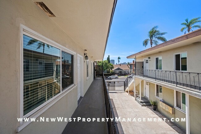 Building Photo - 547 22nd St Unit 1