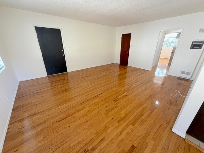 Photo - 807 3rd St Unit E