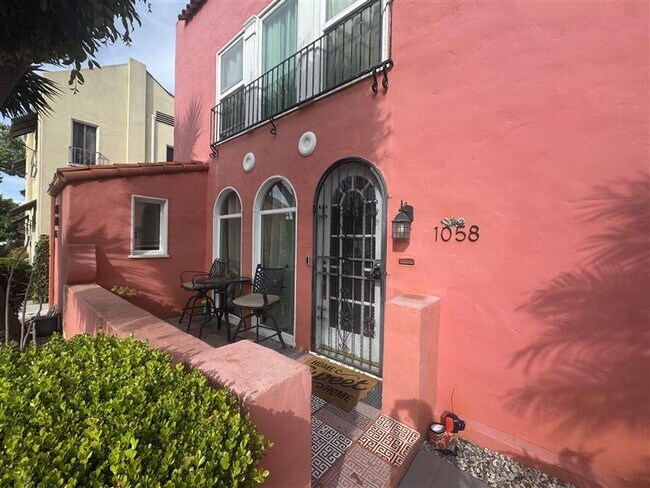 Photo - 1056 S Redondo Blvd Unit 1058