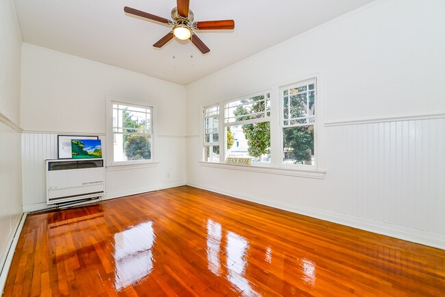 Building Photo - 237 Pacific St Unit B