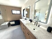 Primary bathroom - 3434 Talbot St